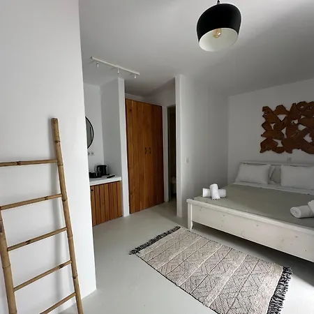 Trinity Mykonos - Beachfront 3* Platísz Jalósz