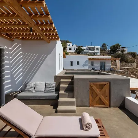 Trinity Mykonos - Beachfront Платис Ялос
