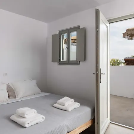 Trinity Mykonos - Beachfront 3* Platísz Jalósz