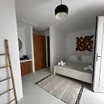 Trinity Mykonos - Beachfront 普拉迪斯亚罗斯