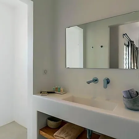 Trinity Mykonos - Beachfront Hotel 3*