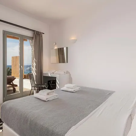 Trinity Mykonos - Beachfront Hotell 3*