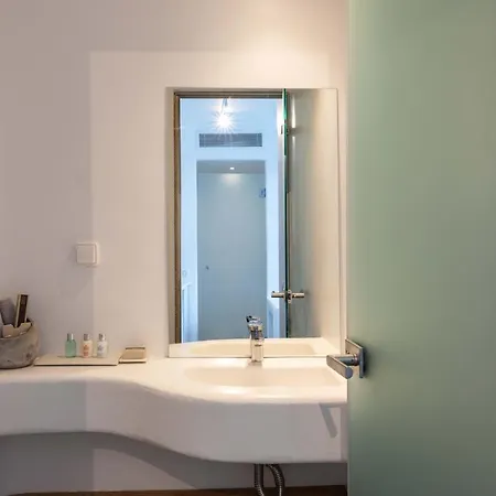 Trinity Mykonos - Beachfront Hotell