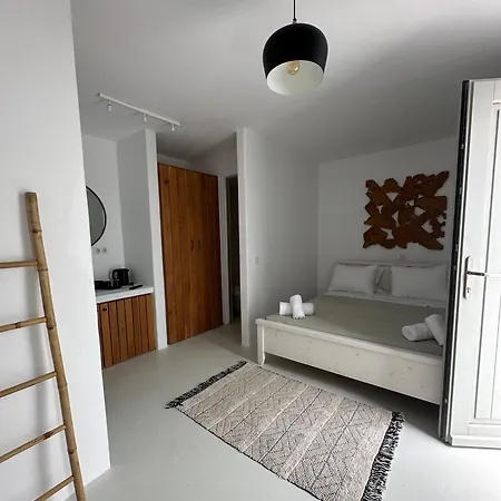 Trinity Mykonos - Beachfront プラティス・ヤロス